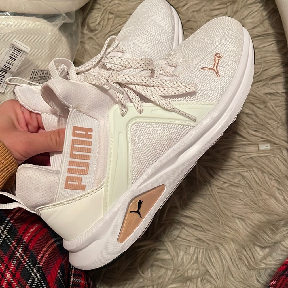 Puma sneakers size 8 women’s